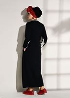 Tesettür giyim SİYAH ARMA DETAYLI FERMUARLI SPOR FERACE 6708