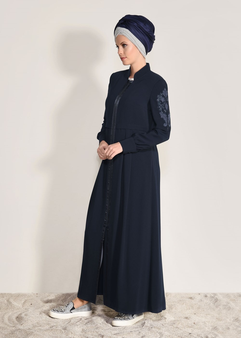 Tesettür giyim LACİVERT NAKIŞ DETAYLI FERACE 8242 