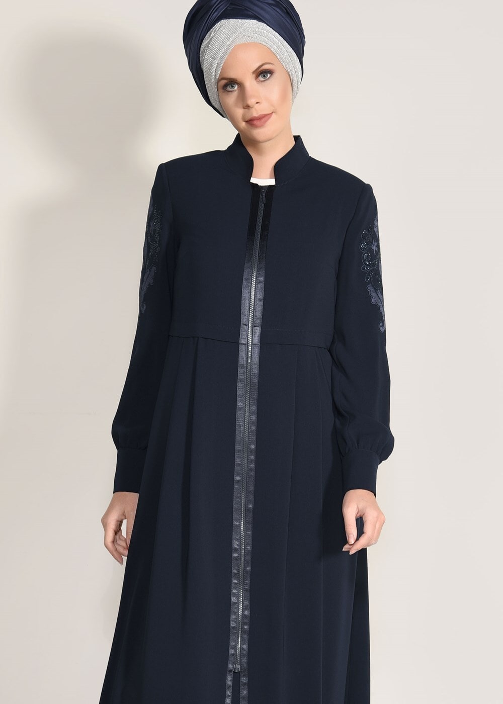 Tesettür giyim LACİVERT NAKIŞ DETAYLI FERACE 8242 