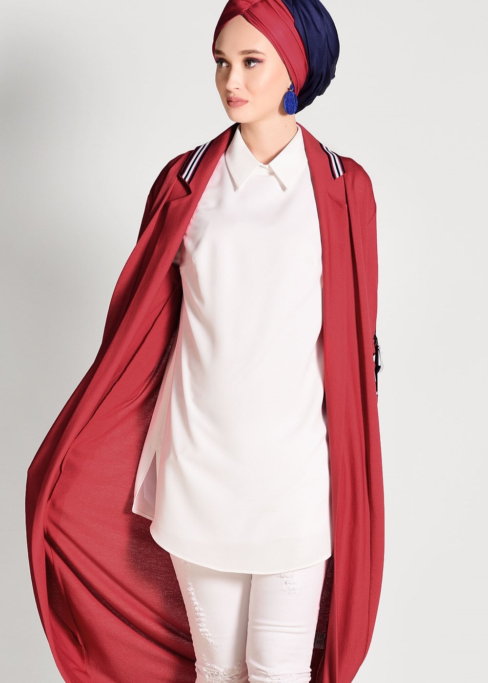 Tesettür giyim KIRMIZI ŞERİT DETAYLI UZUN HIRKA 85571 