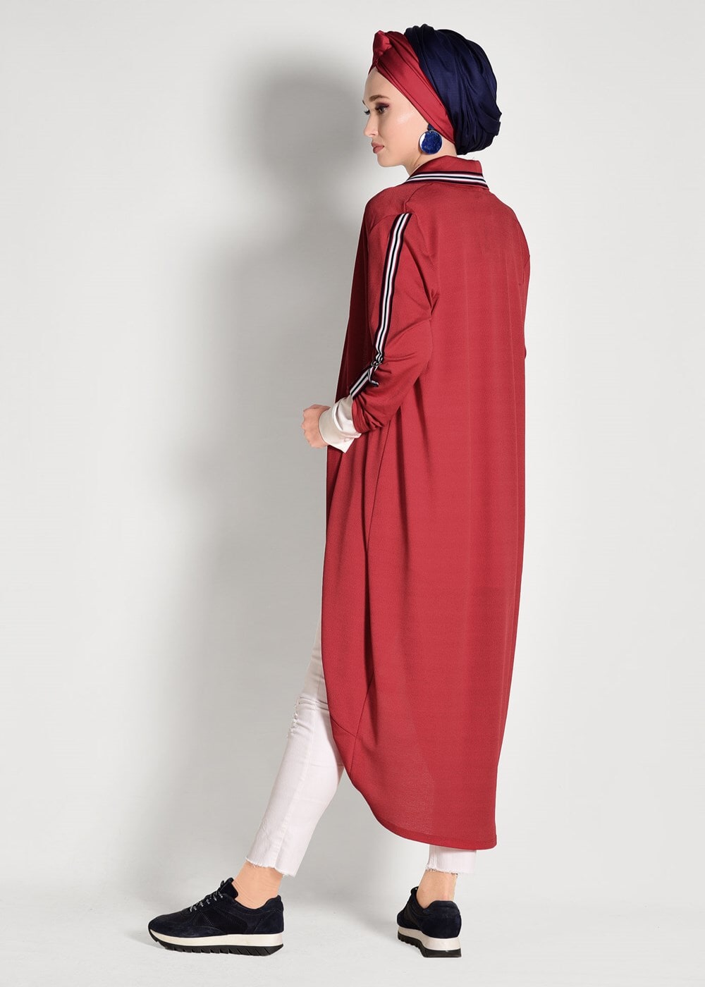 Tesettür giyim KIRMIZI ŞERİT DETAYLI UZUN HIRKA 85571 