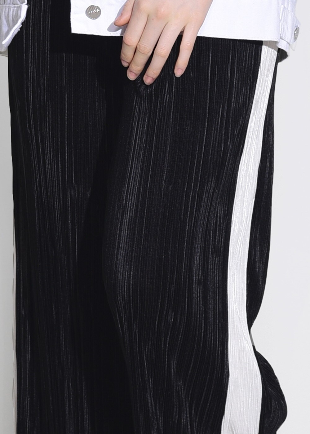Hijab clothing BLACK PLEATED STRIPE DETAIL PANTS 939 