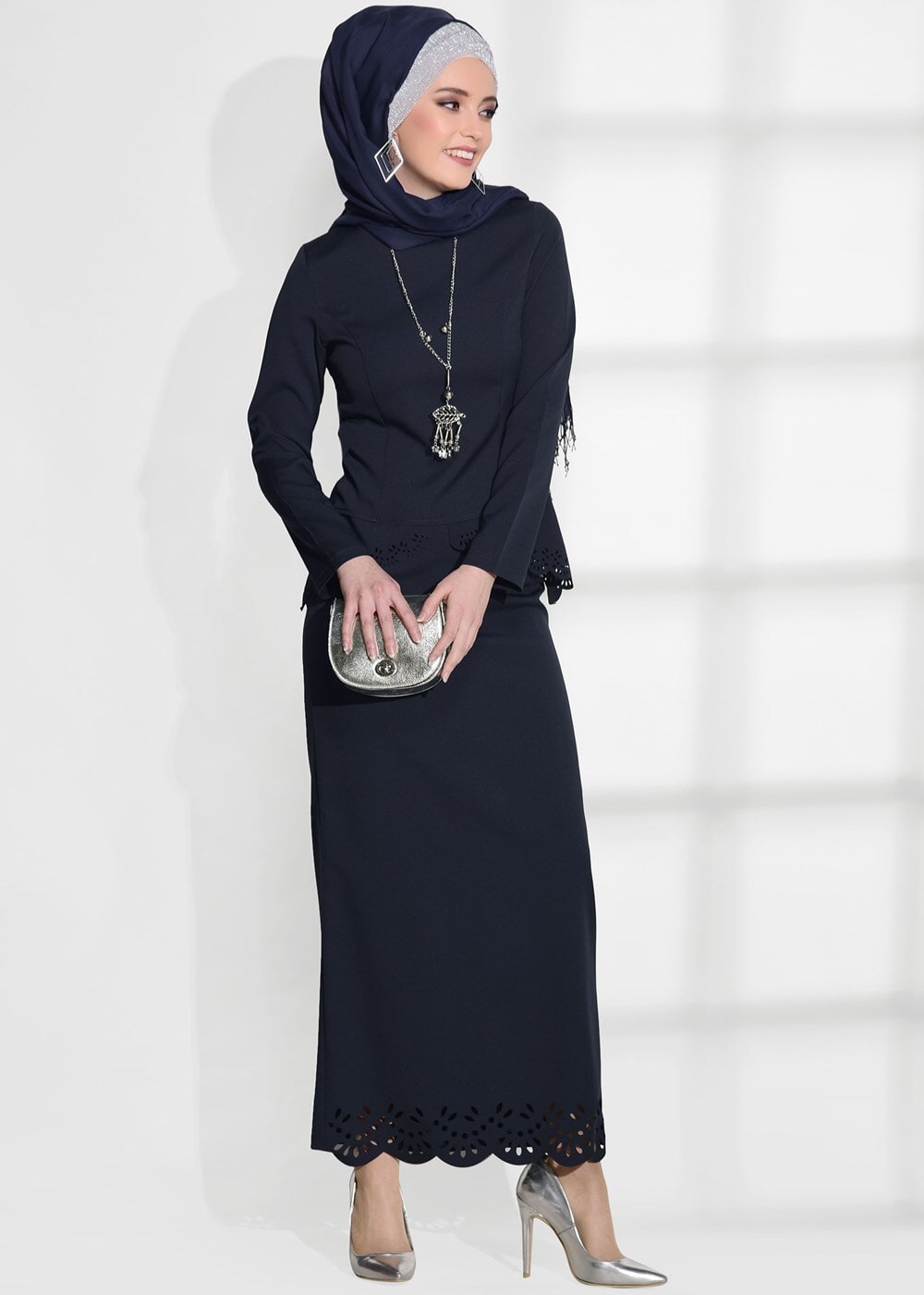 Vêtements hijab BLEU MARINE COMBINAISON JUPE DÉTAILLÉE DÉTAILLÉE AU LASER T 801