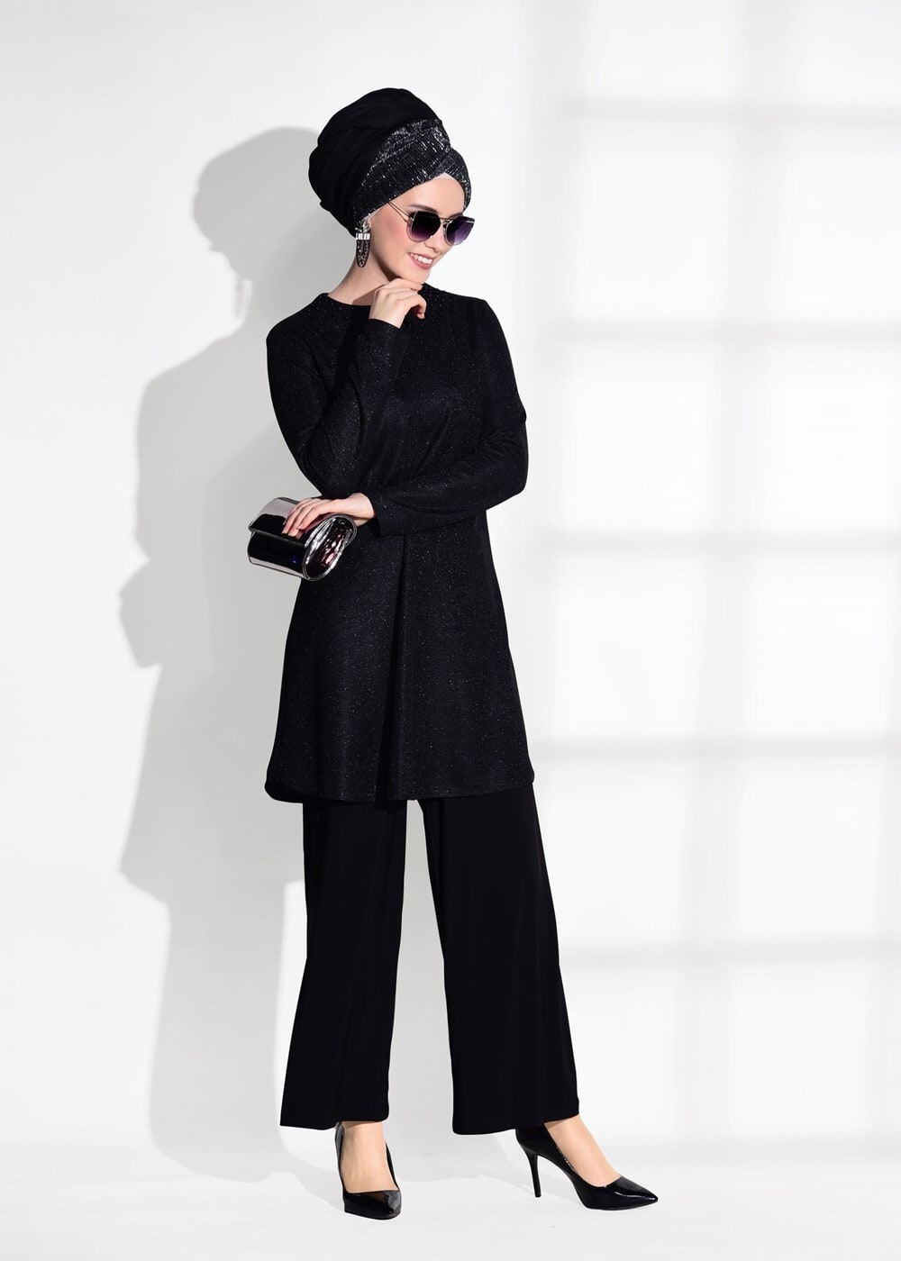 Tesettür giyim SİYAH T 80181 Elegance-Boncuk Detaylı Simli Pantolonlu Takım