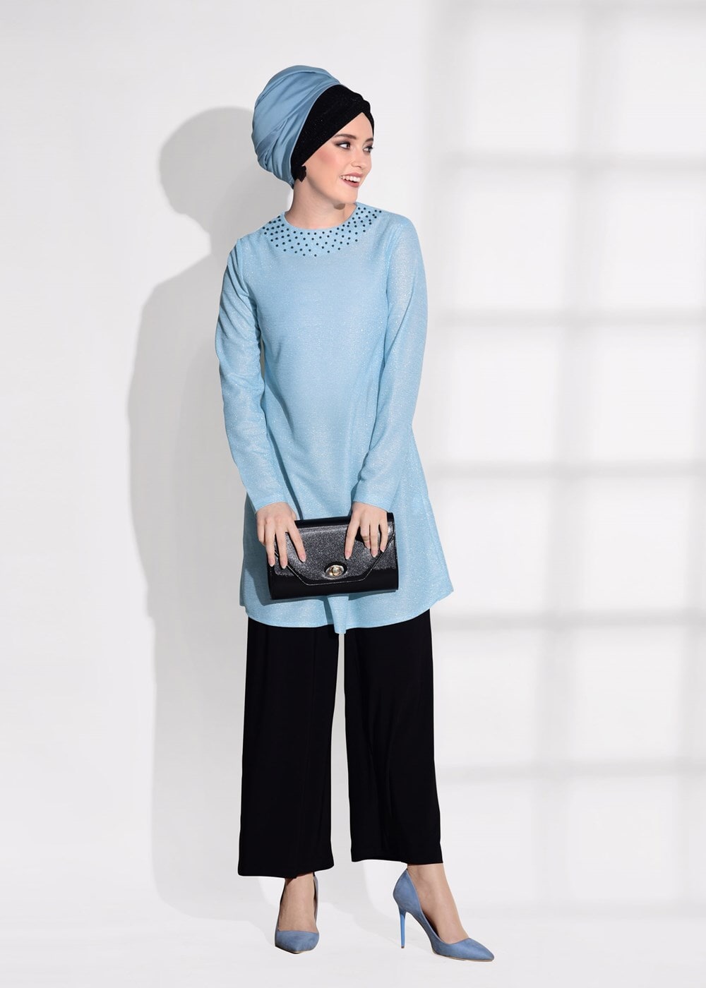 Tesettür giyim MAVİ T 80181 Elegance-Boncuk Detaylı Simli Pantolonlu Takım