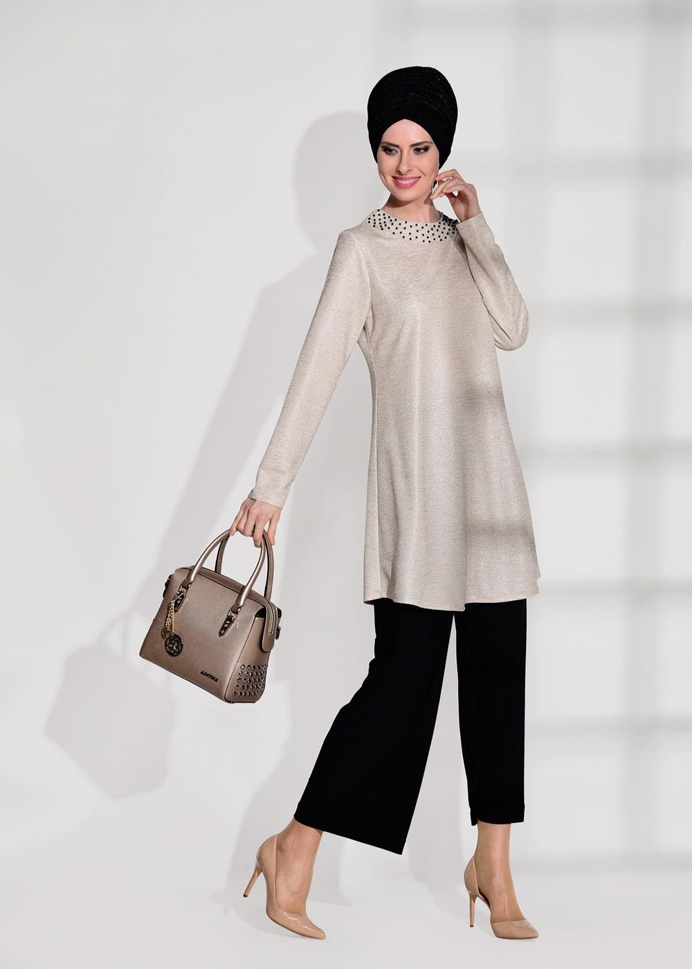 Tesettür giyim BEJ T 80181 Elegance-Boncuk Detaylı Simli Pantolonlu Takım