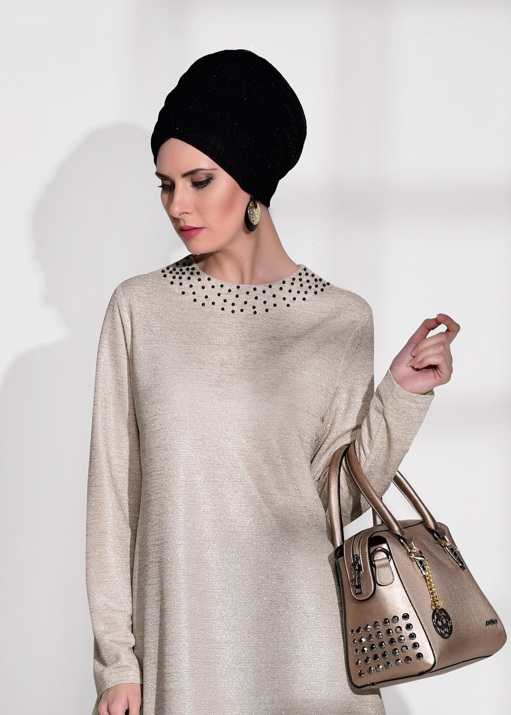 Tesettür giyim BEJ T 80181 Elegance-Boncuk Detaylı Simli Pantolonlu Takım