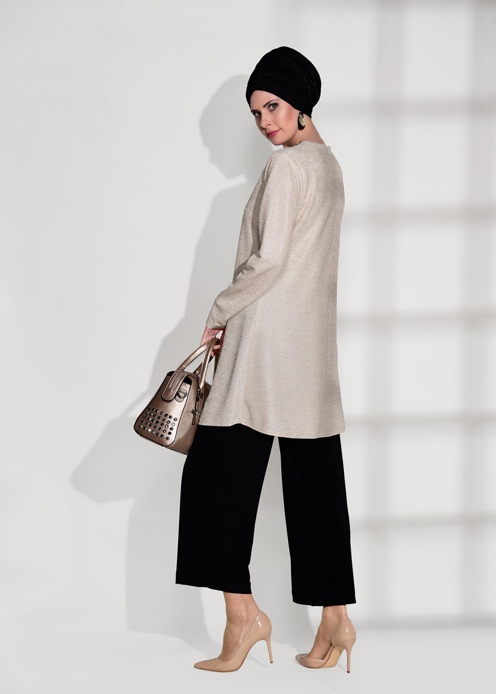 Tesettür giyim BEJ T 80181 Elegance-Boncuk Detaylı Simli Pantolonlu Takım