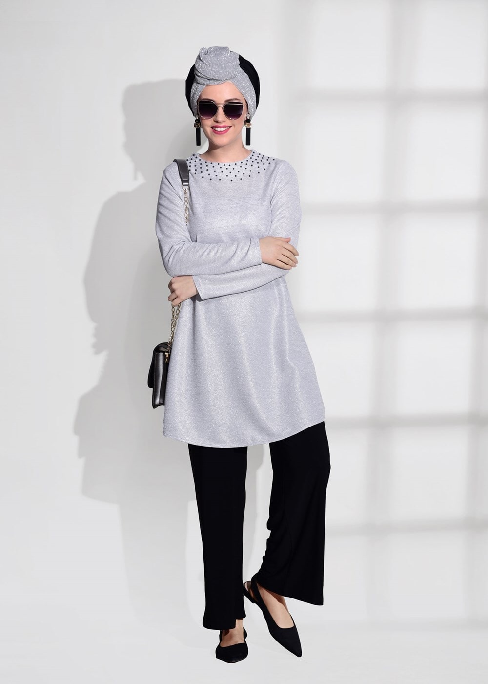 Tesettür giyim GRİ T 80181 Elegance-Boncuk Detaylı Simli Pantolonlu Takım