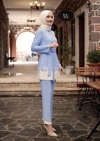 Tesettür giyim MAVİ DANTEL DETAYLI BELİ KUŞAKLI PANTOLONLU TAKIM 1301