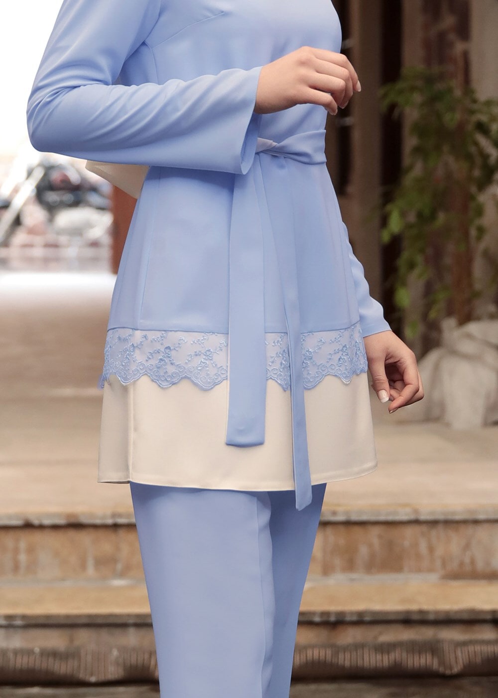 Tesettür giyim MAVİ DANTEL DETAYLI BELİ KUŞAKLI PANTOLONLU TAKIM 1301