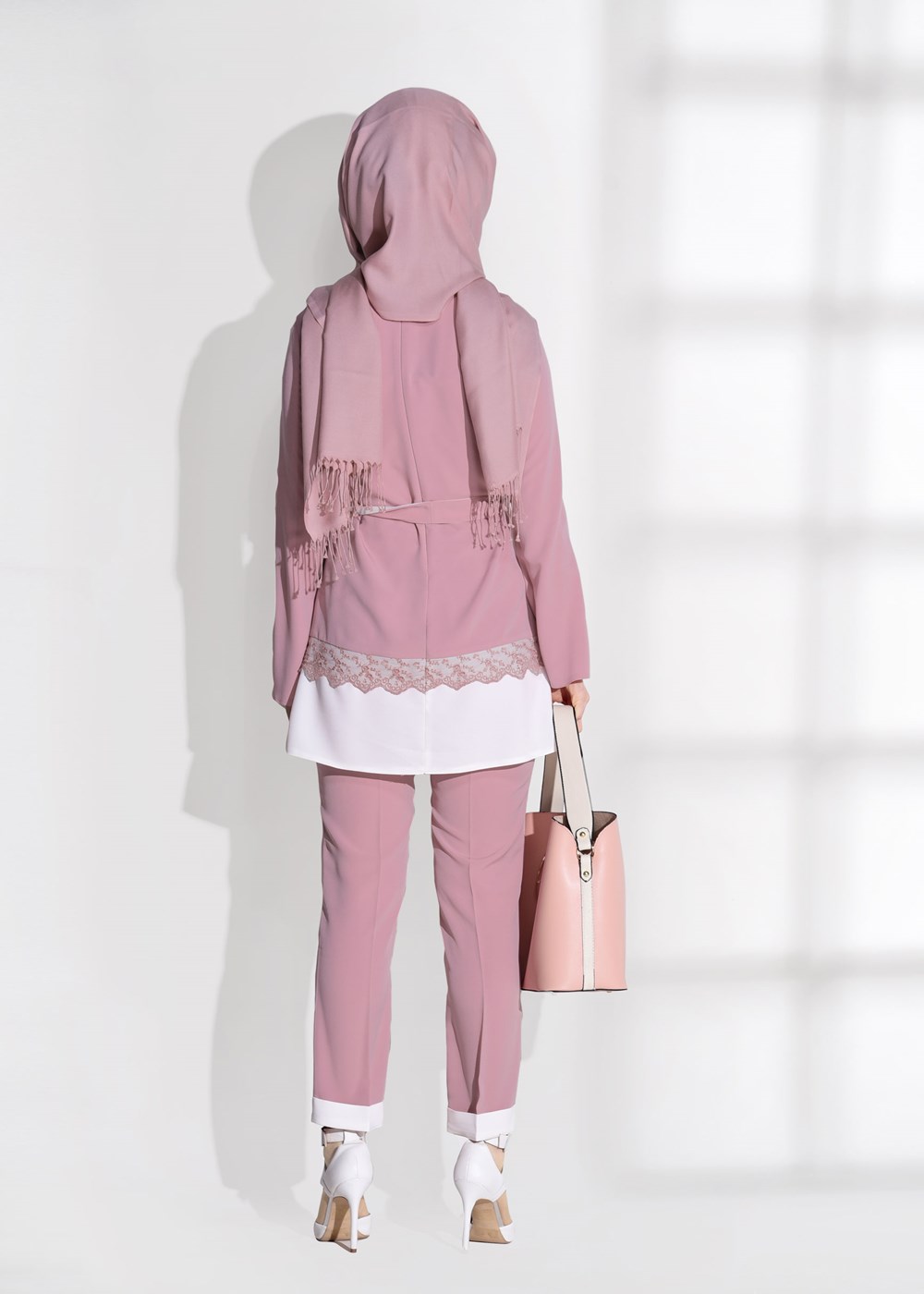 Tesettür giyim PUDRA DANTEL DETAYLI BELİ KUŞAKLI PANTOLONLU TAKIM 1301