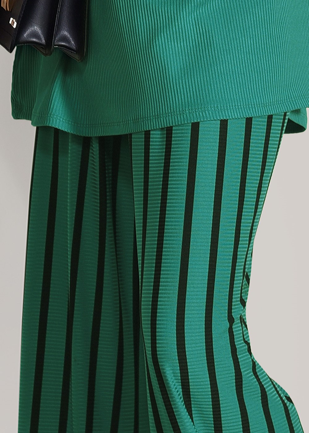 Tesettür giyim YEŞİL T 2526 Dkn-Çizgili Pantolonlu Takım