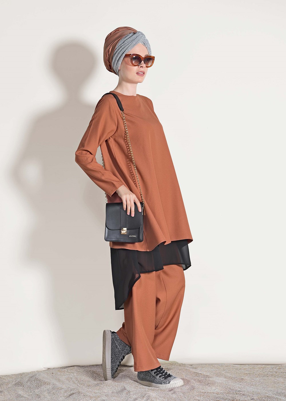 Vêtements hijab ROSE COSTUME EN MOUSSELINE DÉTAILLÉ AVEC PANTALON 3303