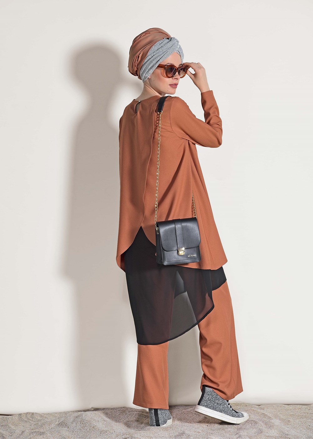 Vêtements hijab ROSE COSTUME EN MOUSSELINE DÉTAILLÉ AVEC PANTALON 3303