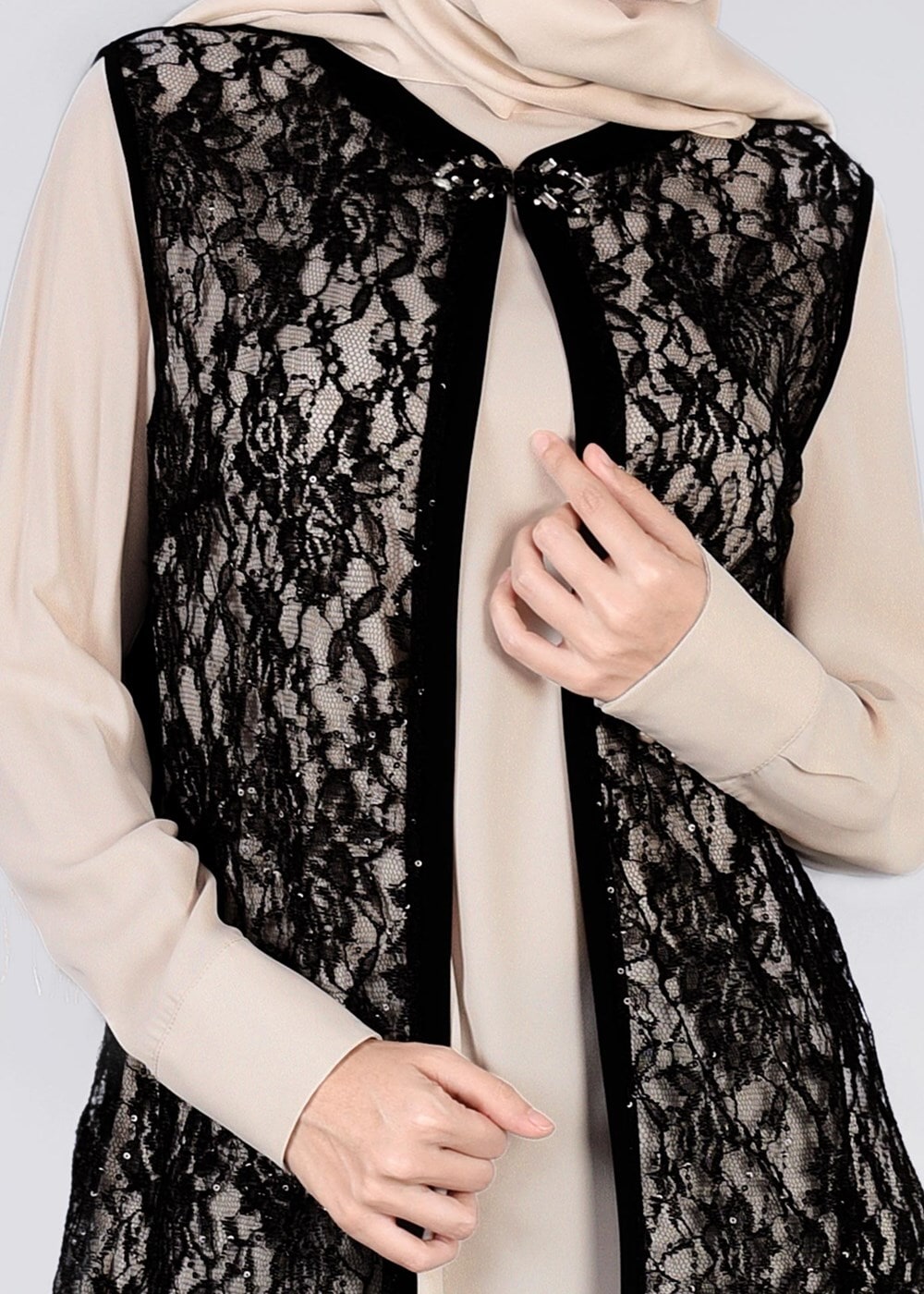 Tesettür giyim SİYAH YELEĞİ DANTEL DETAYLI 3&prime;LÜ PANTOLONLU TAKIM 3382