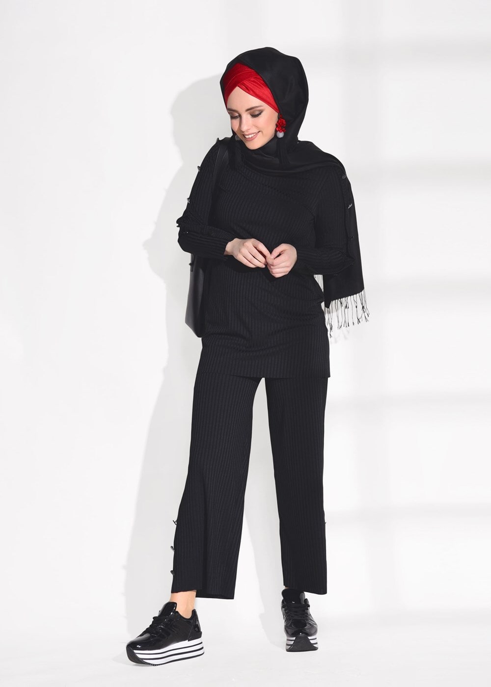 Tesettür giyim SİYAH DÜĞME DETAYLI FİTİLLİ PANTOLONLU TAKIM 6975 
