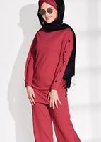 Tesettür giyim KIRMIZI DÜĞME DETAYLI FİTİLLİ PANTOLONLU TAKIM 6975 