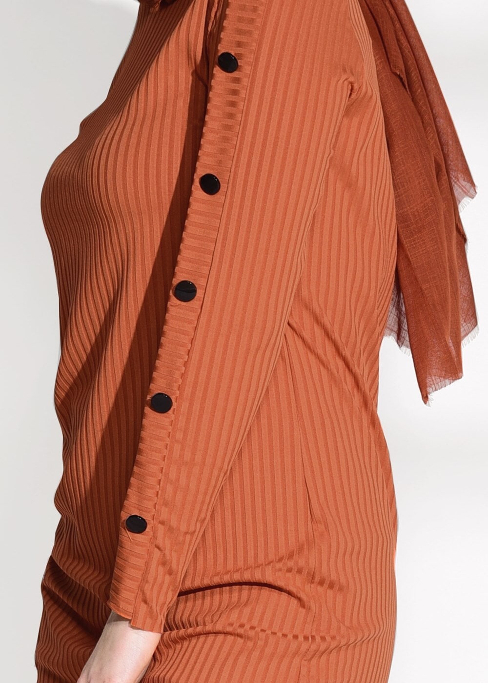 Tesettür giyim TURUNCU DÜĞME DETAYLI FİTİLLİ PANTOLONLU TAKIM 6975 