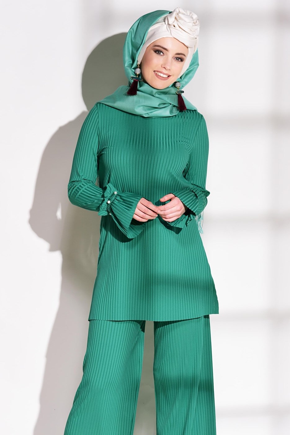 Tesettür giyim YEŞİL KOLLARI VOLANLI FİTİLLİ PANTOLONLU TAKIM 7975