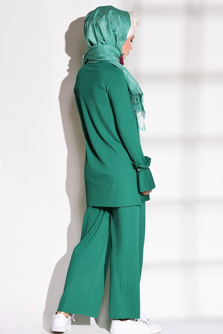 Tesettür giyim YEŞİL KOLLARI VOLANLI FİTİLLİ PANTOLONLU TAKIM 7975