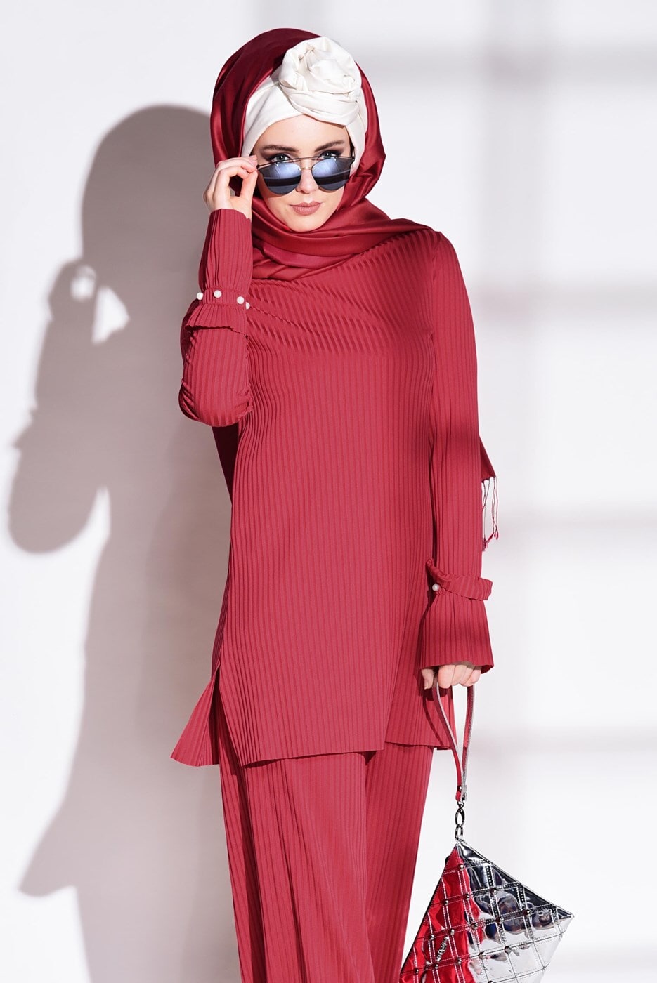 Tesettür giyim KIRMIZI KOLLARI VOLANLI FİTİLLİ PANTOLONLU TAKIM 7975