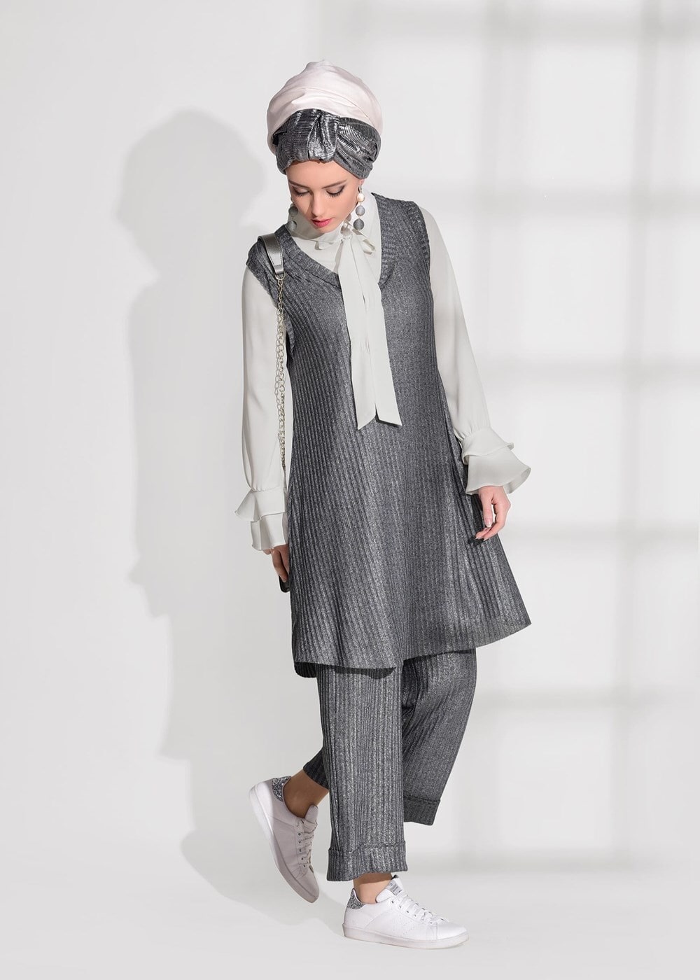 Tesettür giyim GRİ T 8955 Asmiray- Fırfır Detaylı Pantolonlu Takım