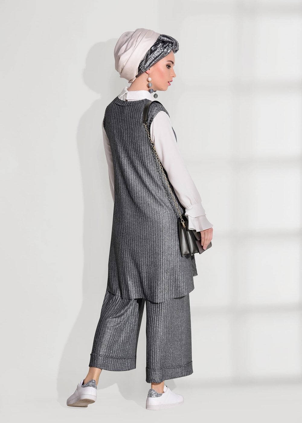 Tesettür giyim GRİ T 8955 Asmiray- Fırfır Detaylı Pantolonlu Takım