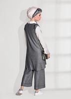 Tesettür giyim GRİ T 8955 Asmiray- Fırfır Detaylı Pantolonlu Takım