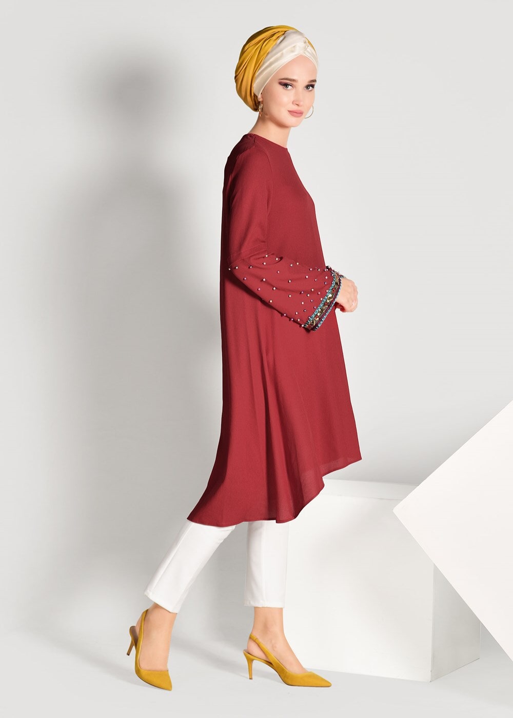 Tesettür giyim KIRMIZI BONCUK İŞLEMELİ ASİMETRİK KESİM TUNİK 02071