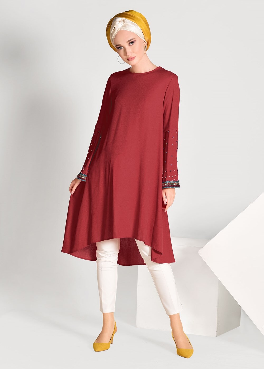 Tesettür giyim KIRMIZI BONCUK İŞLEMELİ ASİMETRİK KESİM TUNİK 02071