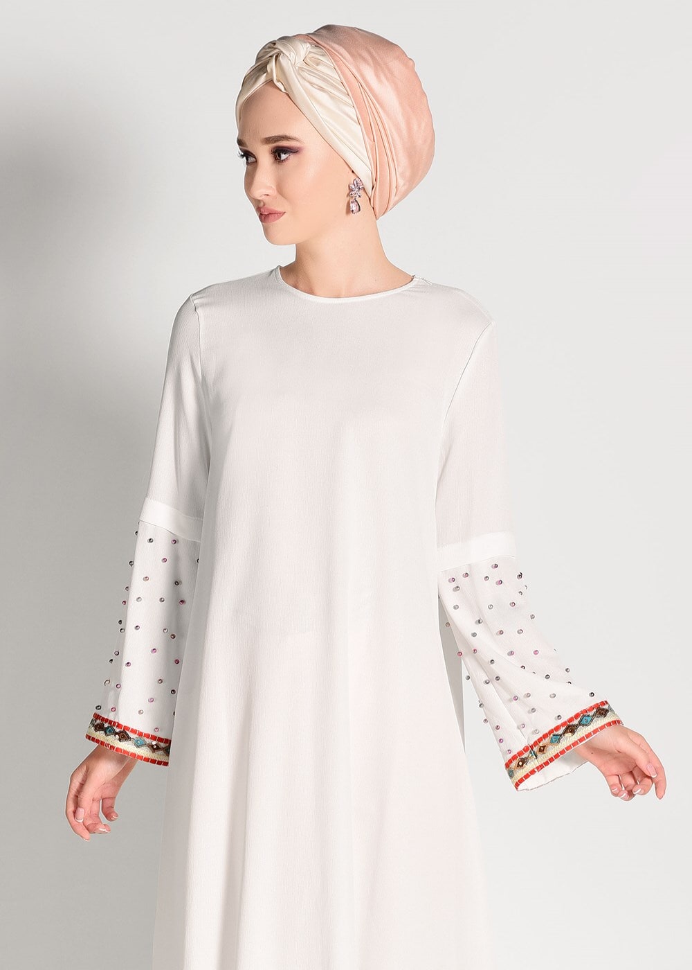 Tesettür giyim EKRU BONCUK İŞLEMELİ ASİMETRİK KESİM TUNİK 02071