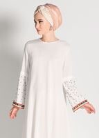 Tesettür giyim EKRU BONCUK İŞLEMELİ ASİMETRİK KESİM TUNİK 02071