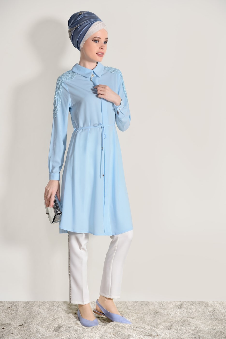 Tesettür giyim MAVİ T 02781 Elegance- Omuz Kısmı Güpür Detaylı Tunik