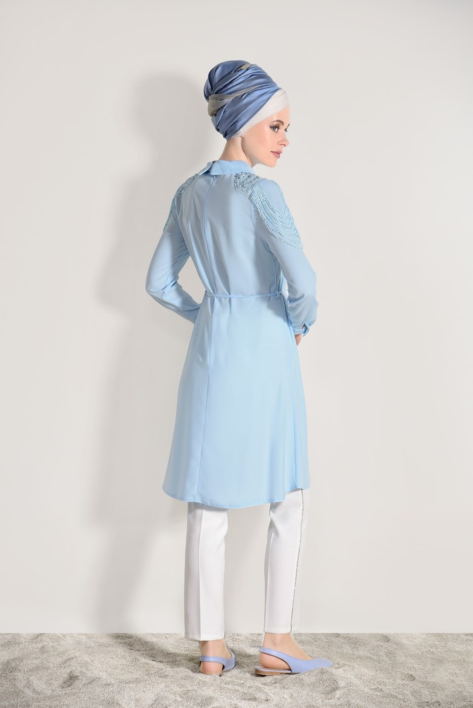 Tesettür giyim MAVİ T 02781 Elegance- Omuz Kısmı Güpür Detaylı Tunik