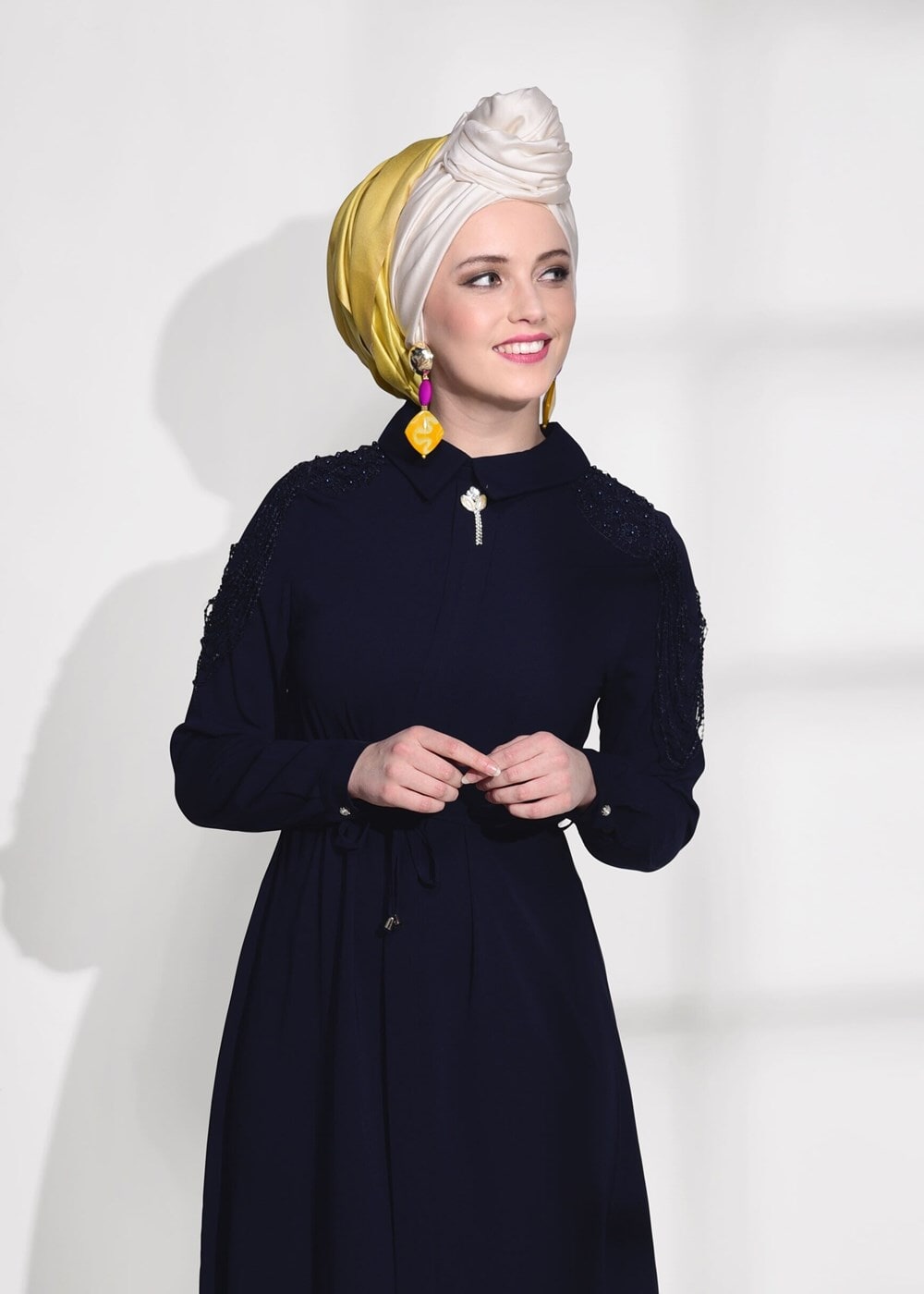 Tesettür giyim LACİVERT T 02781 Elegance- Omuz Kısmı Güpür Detaylı Tunik