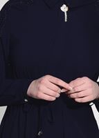 Tesettür giyim LACİVERT T 02781 Elegance- Omuz Kısmı Güpür Detaylı Tunik