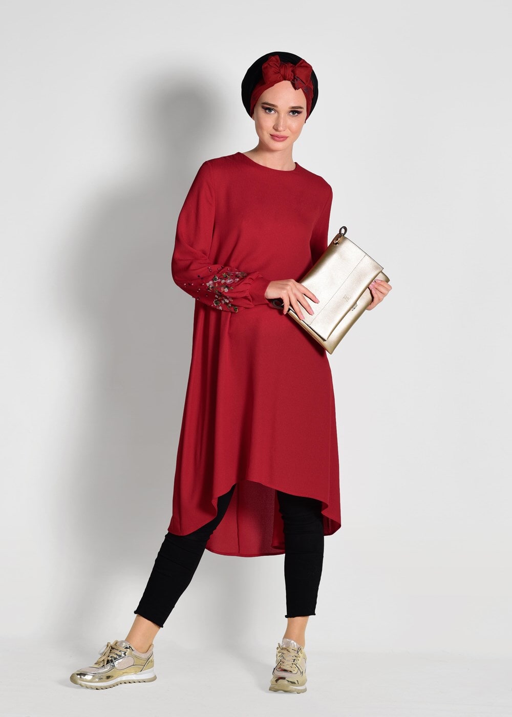 Tesettür giyim KIRMIZI NAKIŞ DETAYLI ASİMETRİK KESİM TUNİK 09071