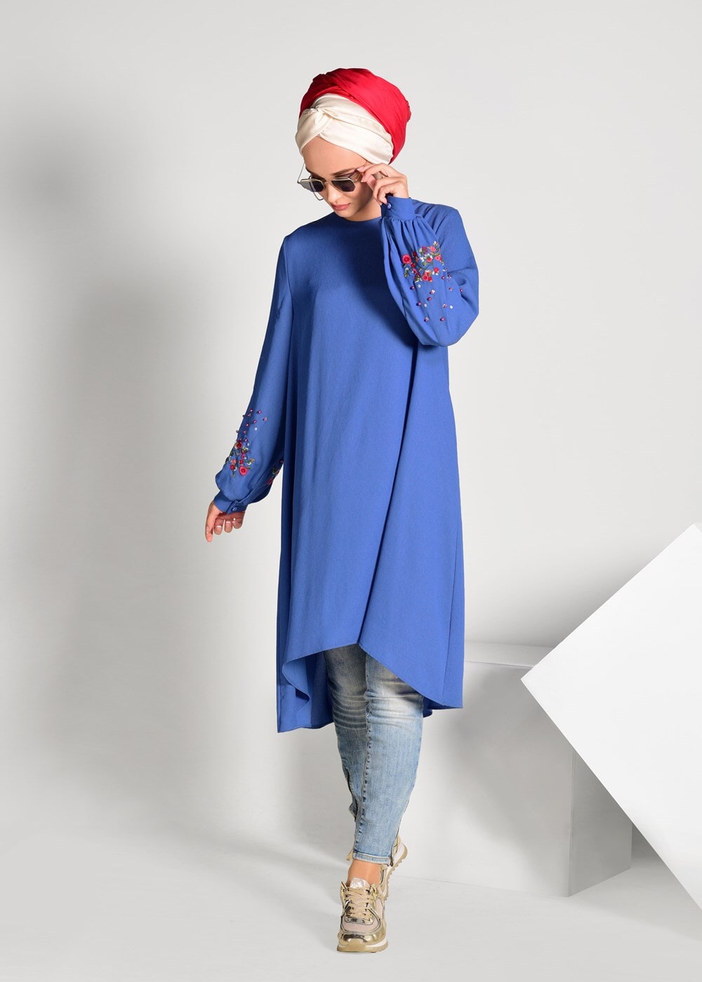 Tesettür giyim LACİVERT NAKIŞ DETAYLI ASİMETRİK KESİM TUNİK 09071