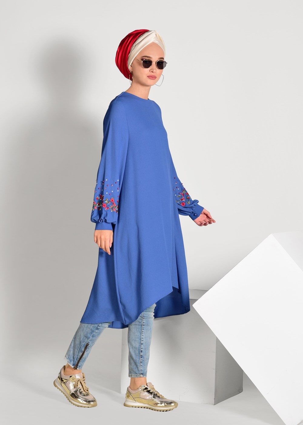 Tesettür giyim LACİVERT NAKIŞ DETAYLI ASİMETRİK KESİM TUNİK 09071