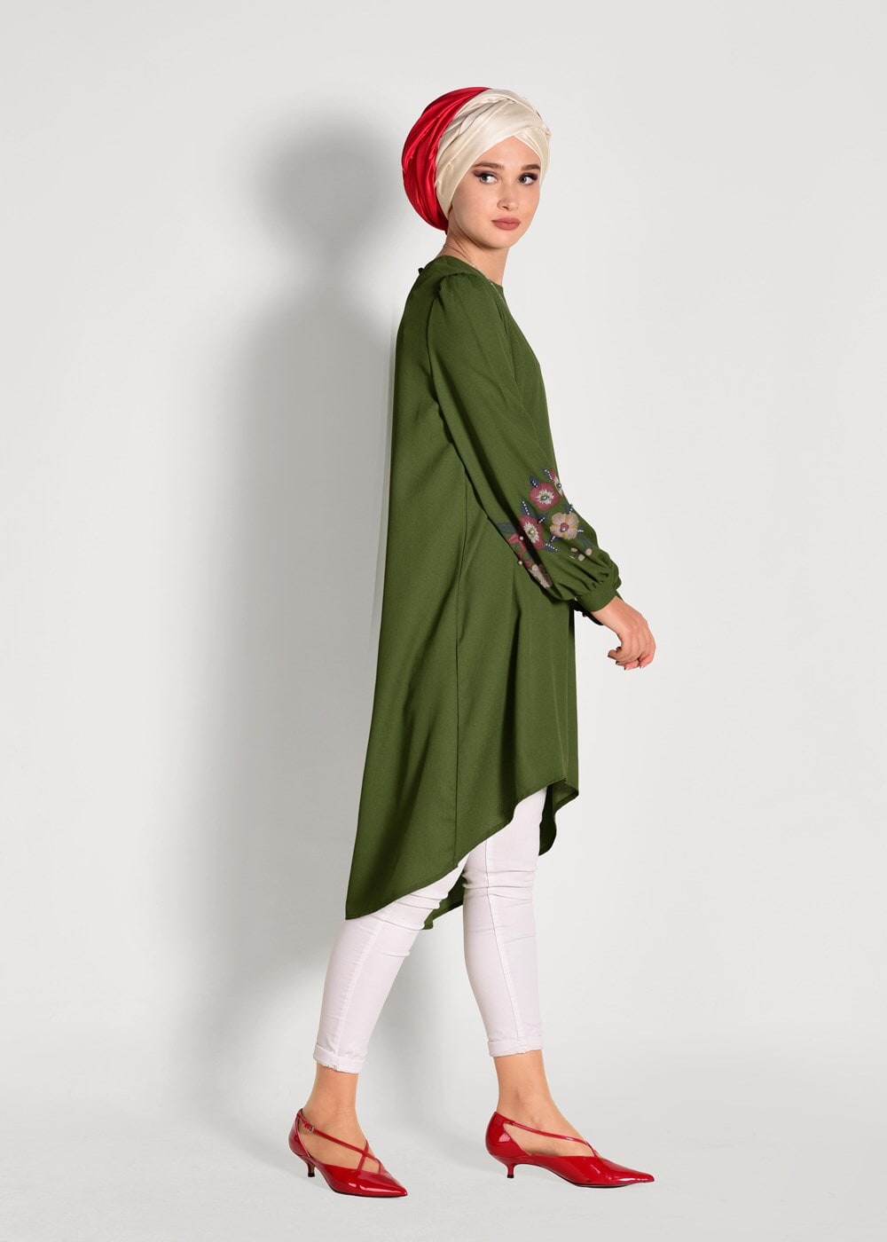 Tesettür giyim YEŞİL İŞLEME DETAYLI ASİMETRİK KESİM TUNİK 35071