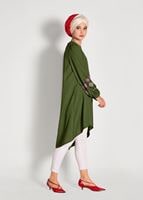 Tesettür giyim YEŞİL İŞLEME DETAYLI ASİMETRİK KESİM TUNİK 35071