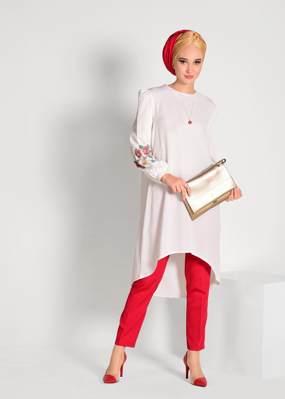 Tesettür giyim EKRU İŞLEME DETAYLI ASİMETRİK KESİM TUNİK 35071