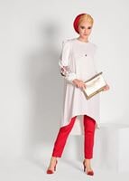 Tesettür giyim EKRU İŞLEME DETAYLI ASİMETRİK KESİM TUNİK 35071