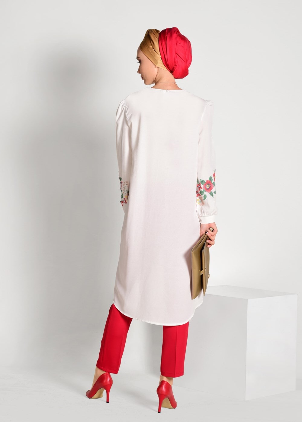 Tesettür giyim EKRU İŞLEME DETAYLI ASİMETRİK KESİM TUNİK 35071