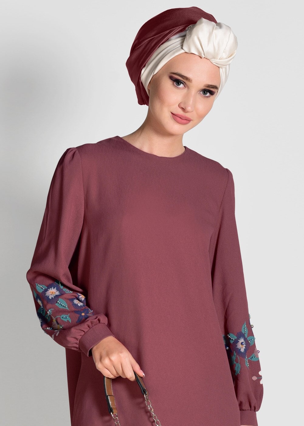 Tesettür giyim PEMBE İŞLEME DETAYLI ASİMETRİK KESİM TUNİK 35071 