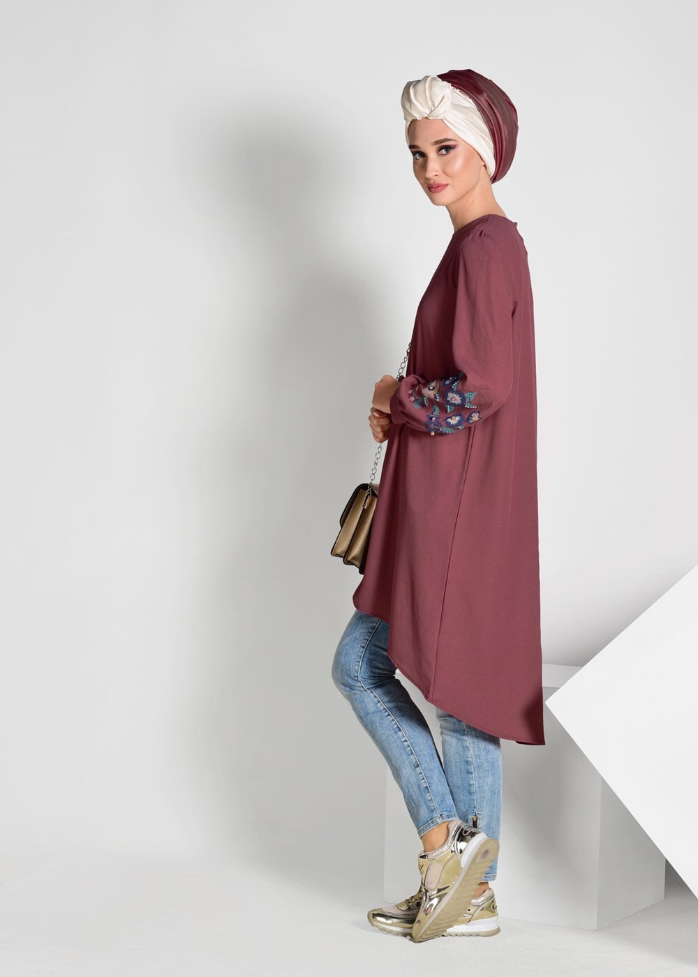 Tesettür giyim PEMBE İŞLEME DETAYLI ASİMETRİK KESİM TUNİK 35071 