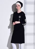 Tesettür giyim SİYAH T 42861 İkoll-Arma Detaylı Uzun Tunik