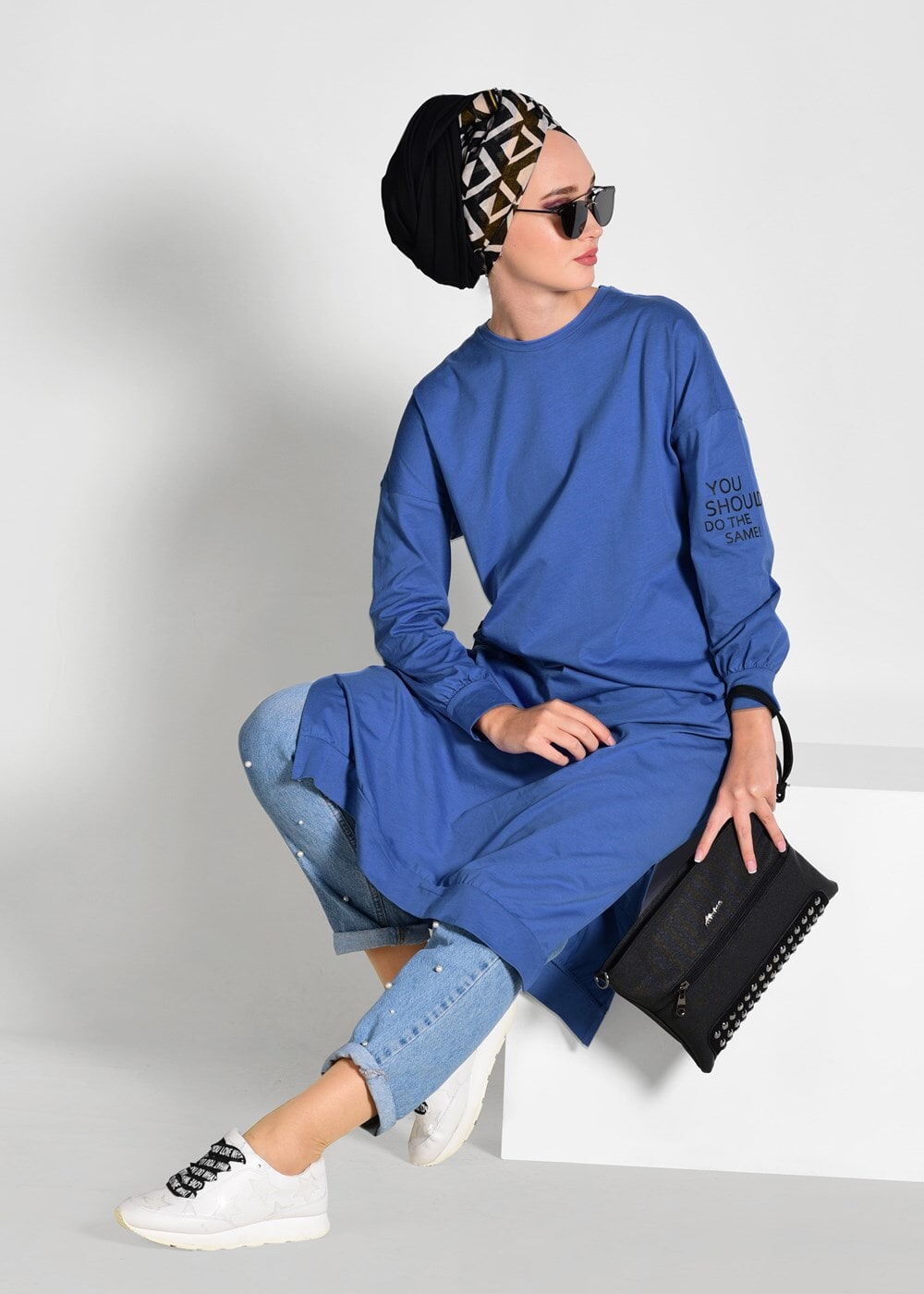 Tesettür giyim LACİVERT YANLARI YIRTMAÇLI BASKI DETAYLI TUNİK 42871