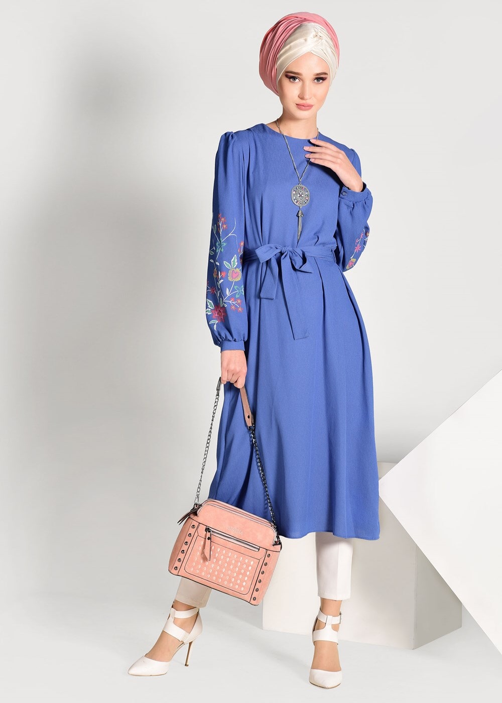 Tesettür giyim LACİVERT NAKIŞ DETAYLI BELİ KUŞAKLI TUNİK 45071 